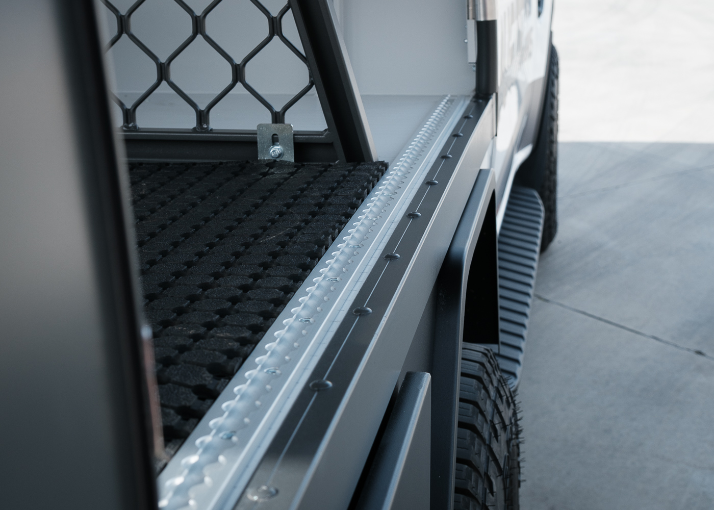 MUSTR Restraint Rail